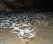 Снег на дне пещеры