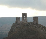 Башни крепости Чембало, Крепостная гора