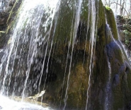 Полноводный водопад Серебряные струи