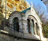 Вход в пещерный Свято-Георгиевский монастырь