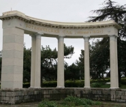 Колоннада на въезде в Никитский ботанический сад