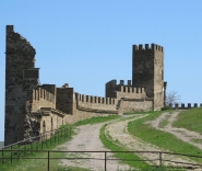 Крепость. Разрушенная стена