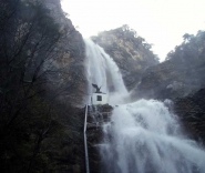 Полноводный водопад Учан-Су весной