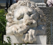 Спящий лев на Южных террасах Воронцовского дворца